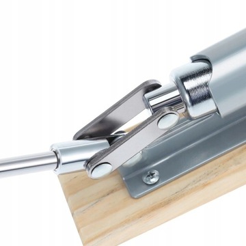 ЩЕЛКУНЧИК НА ПРОЧНОЙ СТАЛЬНОЙ ПОДСТАВКЕ