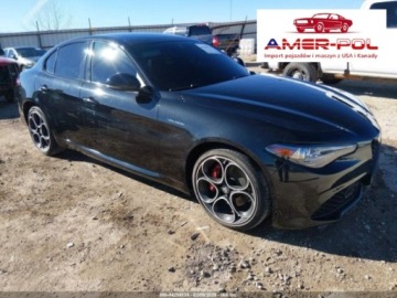 Alfa Romeo Giulia II Sedan Facelifting 2.0 Turbo 280KM 2023 Alfa Romeo Giulia VELOCE AWD, 2023r., 4x4, 2.0L 2.0 Benzyna 280KM