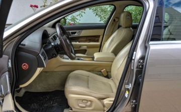 Jaguar XF I Sedan 3.0D V6 S 275KM 2010 Jaguar XF 3,0d (275KM) 2010 r. Automat Skory Bezwypadkowy 3.0 Diesel 275KM, zdjęcie 6