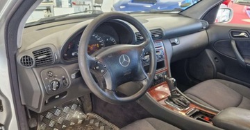Mercedes Klasa C W203 Sedan W203 2.1 (C 220 CDI) 143KM 2003 Mercedes-Benz Klasa C C220 143KM Klimatyzacja W203 2.1 Diesel 143KM, zdjęcie 12