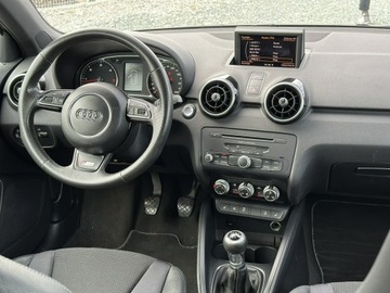 Audi A1 I Hatchback 3d 1.6 TDI 105KM 2011 Audi A1 3-drzwiowe 1.6 TDI 105KM 2011r, S-Line, zdjęcie 4