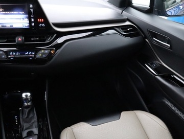 Toyota C-HR I Crossover 1.8 Hybrid 122KM 2018 Toyota C-HR 1.8 Hybrid, Salon Polska, zdjęcie 7