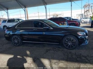 Mercedes Klasa C W205 2019 Mercedes-Benz Klasa C 2019 Mercedes-Benz C-Class C 300 Sedan 2.0 Benzyna, zdjęcie 5