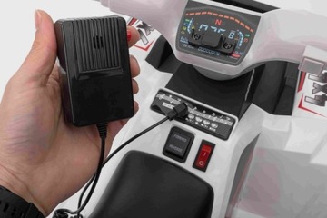 АККУМУЛЯТОРНЫЙ КВАДРАВИД ДОРОЖНЫЙ С ПРИЦЕПОМ И МЕГАФОНОМ XMX630T