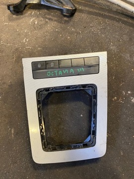 SKODA OCTAVIA III OSLONA RAMKA 5E1863212A