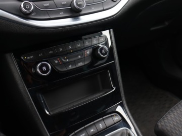 Opel Astra K Hatchback 5d 1.4 Turbo 150KM 2019 Opel Astra 1.4 T, Skóra, Navi, Klima, Klimatronic, zdjęcie 17