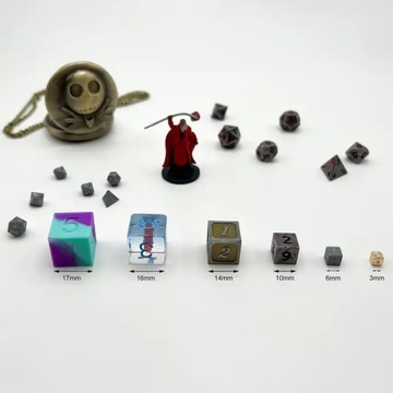 КРОШЕЧНЫЙ НАБОР ИЗ 7 МЕТАЛЛИЧЕСКИХ КУБИКОВ ХОББИТОНА + СЕРЕБРЯНЫЙ БРЕЛОК ДЛЯ БРЕЛОКОВ