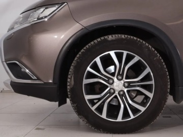 Mitsubishi Outlander III SUV Facelifting 2015 2.0 MIVEC 150KM 2016 Mitsubishi Outlander 2.0, Salon Polska, 4X4, zdjęcie 13