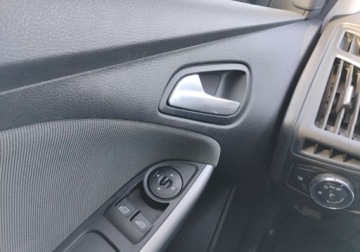 Ford Focus III Kombi 1.6 Duratorq TDCi DPF 115KM 2012 Ford Focus 122012r, SALON POLSKA. Lekko przetarty prawy bok. Jezdzi 1.6, zdjęcie 10