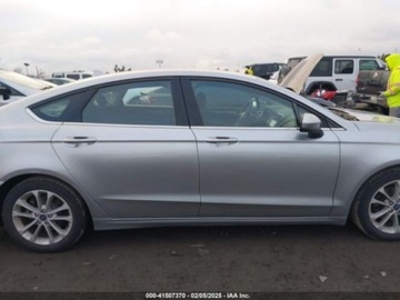 Ford Fusion 2020 Ford Fusion 2020 FORD FUSION HYBRID SE 2.0 Hybryda 141KM, zdjęcie 4