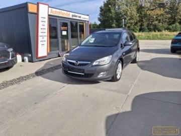 Opel Astra J Sports Tourer 1.6 Twinport ECOTEC 115KM 2012 Opel Astra 1,6 16V 115 KM klima elektryka wspomaganie oplacony 1.6 Benzyna, zdjęcie 1