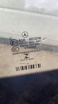 MERCEDES E W212 SKLO (OKNO) ČELNÍ FACELIFT SENSOR KAMERA