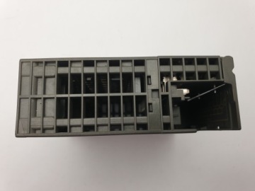 SIEMENS SIMATIC SM322 16xDC24V/0.5A 322-1BH01-0AA0