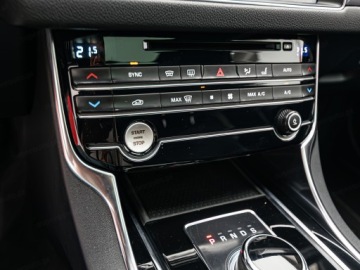 Jaguar XF II Sedan 2.0 i4D 240KM 2019 JAGUAR XF 2.0 AWD R-Sport aut Sedan 241KM 2019, zdjęcie 23