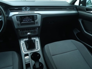 Volkswagen Passat B8 Variant 1.6 TDI BlueMotion SCR 120KM 2016 VW Passat 1.6 TDI, Salon Polska, Klima, zdjęcie 7