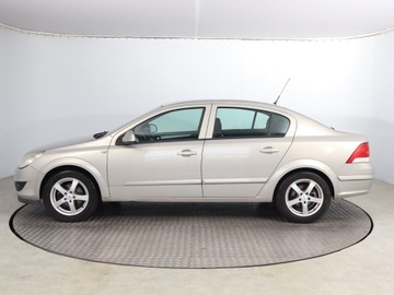 Opel Astra H Sedan 1.6 ECOTEC 115KM 2010 Opel Astra 1.6 16V LPG, Salon Polska, GAZ, Klima, zdjęcie 2