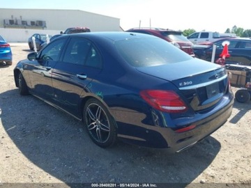 Mercedes Klasa E W213 2019 Mercedes-Benz Klasa E 2019 Mercedes-Benz E-Class E 300 RWD Sedan 2.0 241KM, zdjęcie 3