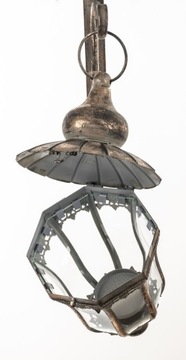 Металлический фонарь, старинный подвесной фонарь.
