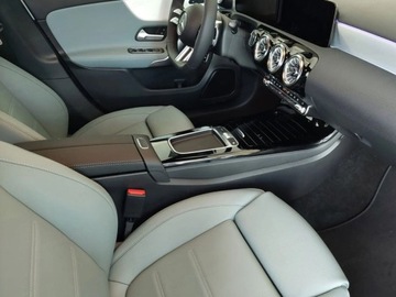 Mercedes Klasa A W177/V177 Hatchback Facelifting 1.3 200 163KM 2025 MERCEDES-BENZ A Klasa 200 AMG Line 1.3 (163KM) 2025, zdjęcie 5