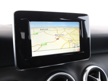 Mercedes Klasa A W176 Hatchback 5d Facelifting 180 d 109KM 2015 Mercedes A 180 A180 CDI Urban Klimatyzacja, zdjęcie 23
