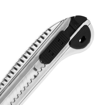 Резак для обивочных обоев с отламывающимся лезвием 18MM