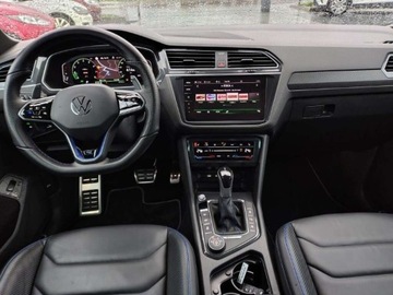 Volkswagen Tiguan II SUV R 2.0 TSI 320KM 2022 Volkswagen Tiguan FV23 Salon PL LED Matrix Harman Kamera 360 Skora ASO Gwa, zdjęcie 9