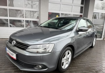 Volkswagen Jetta VI Sedan 1.2 TSI 105KM 2013 Volkswagen Jetta Salon Polska. Serwis ASO Czujniki 1.2 Benzyna 105KM, zdjęcie 19