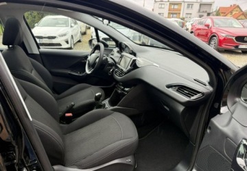 Peugeot 208 I Hatchback 5d Facelifting 1.2 PureTech 82KM 2017 Peugeot 208 1,2 82KM Klimatronik Navi Kamera CarPlay 1.2 Benzyna 82KM, zdjęcie 23