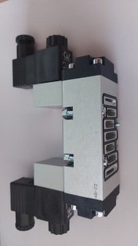 Zawór rozdzielający 5/2 sterowany obustronnie elektromagnetycz 611.007.717