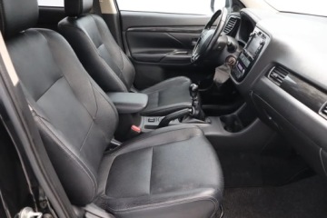 Mitsubishi Outlander III 2016 Mitsubishi Outlander 2.2 DI-D, 7 miejsc, VAT 23%, zdjęcie 8