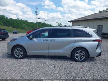 Toyota Sienna III 2022 Toyota Sienna Platinum, 2022r., 4x4, 2.5L 2.5 Benzyna 189KM, zdjęcie 5