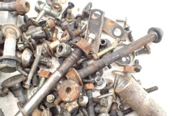 Triumph Tiger 1050 06-12 Болты сняты