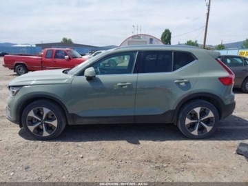 Volvo XC40 2023 Volvo XC 40 B5 Plus Bright Theme 2023 2.0l 2.0 Benzyna 247KM, zdjęcie 2