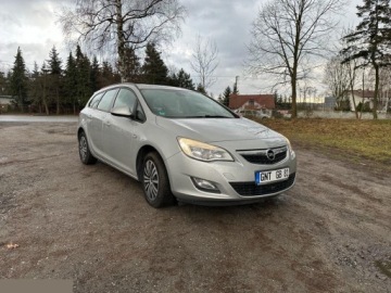 Opel Astra J Sports Tourer 1.7 CDTI ECOTEC 110KM 2011 Opel Astra 1.7 CDTI Caravan DPF Selection 110KM 2011r, zdjęcie 3