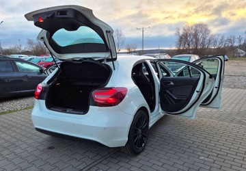 Mercedes Klasa A W176 Hatchback 5d Facelifting 180 122KM 2016 Mercedes-Benz Klasa A 1,6 Ben 122 km AMG 6 -biegow 1.6 Benzyna 122KM, zdjęcie 30