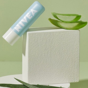 NIVEA HYDRO CARE Защитная помада с фильтром SPF 15, 4,8 г