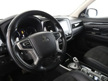 Mitsubishi Outlander III SUV PHEV Facelifting 2020 2.4 PHEV 224KM 2020 Mitsubishi Outlander PHEV automat 4x4 grzane, zdjęcie 14