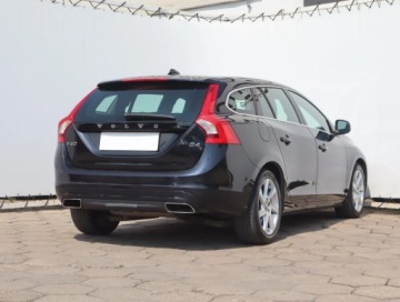 Volvo V60 I Kombi Facelifting 2.0 D4 DRIVE-E 181KM 2014 Volvo V60 D4 2.0, 178 KM, Skóra, Navi, Klima, zdjęcie 4