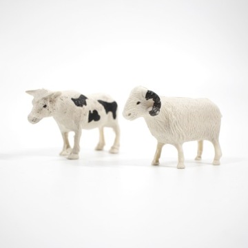 КОМБАЙН УРОЖАЙНЫЙ С ПРИЦЕПОМ И ЖИВОТНЫМИ