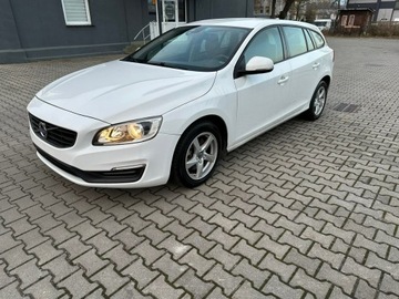 Volvo V60 I Kombi Facelifting 2.0 D2 DRIVE-E 120KM 2016 Volvo V60 2.0d,120KM,LIFT,BOGATA OPCJA,Navi,Alu17