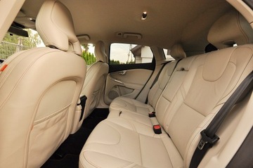 Volvo V40 II Hatchback Facelifting 2.0 T3 152KM 2016 Volvo V40 Cross Country T3 Turbo BENZYNA ---OCEAN RACE--- Full LED, zdjęcie 17