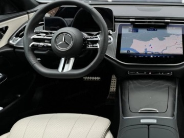 Mercedes Klasa E W214 Sedan 2.0 220d 197KM 2025 MERCEDES-BENZ E Klasa 220 d AMG 2.0 (197KM) 2025, zdjęcie 4