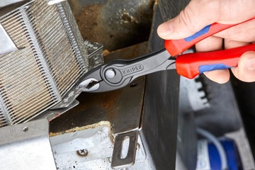 Универсальные плоскогубцы с удлиненной головкой TwinGrip 200 мм KNIPEX 82 02 200