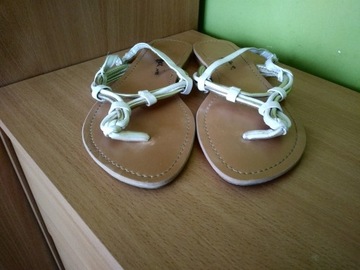 Buty sandały japonki biało - złote NEW LOOK ( 38 )
