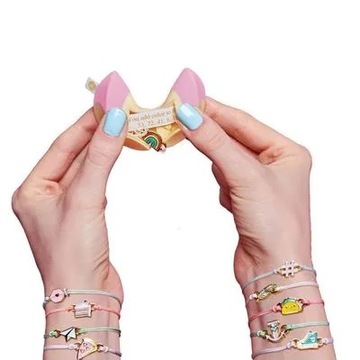 Печенье с предсказанием и браслет-сюрприз