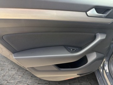Volkswagen Passat B8 Variant 2.0 TDI BlueMotion SCR 150KM 2018 Volkswagen Passat Volkswagen Passat B8 2.0 TDI 150, zdjęcie 32
