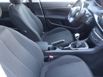 Peugeot 308 II SW Facelifting 1.5 BlueHDI 130KM 2019 Peugeot 308 1.5 BlueHDi, Salon Polska, zdjęcie 8