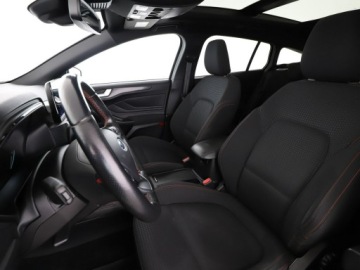 Ford Focus III Kombi Facelifting 2.0 TDCi 150KM 2018 Ford Focus ST-Line kamera navi HUD grzane fotele, zdjęcie 12