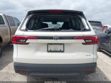 Toyota 2024 Toyota Grand Highlander 2024r., XLE, od ubezpieczalni 2.4 Benzyna 265KM, zdjęcie 5