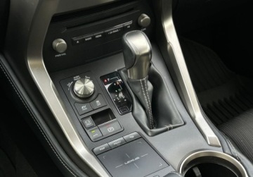 Lexus NX I SUV Facelifting 300h 197KM 2019 Lexus NX Elegance, Hak, Tempomat, Podgrzewane fotele, Rozpoznawanie znakow, zdjęcie 25